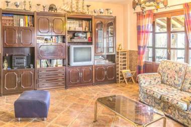 5 bedrooms house with enclosed garden at Munain