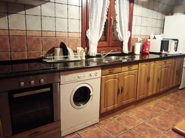 5 bedrooms house with enclosed garden at Munain