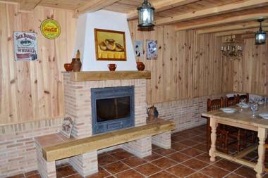 5 bedrooms house with enclosed garden and wifi at Morales de Rey