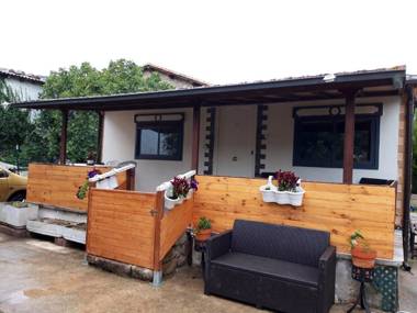 2 bedrooms house with enclosed garden and wifi at Iraneta