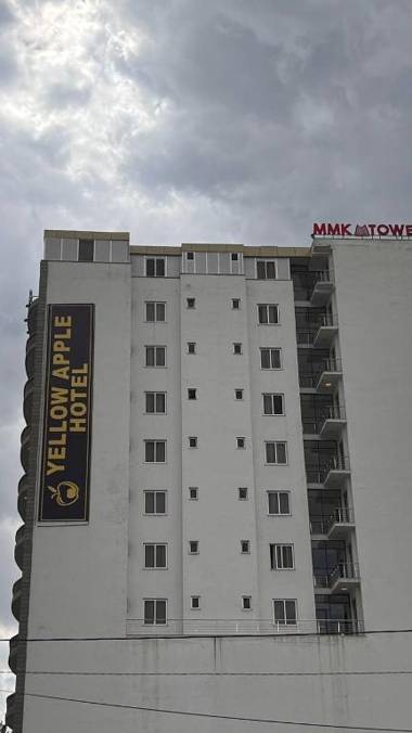 Yellow Apple Hotel