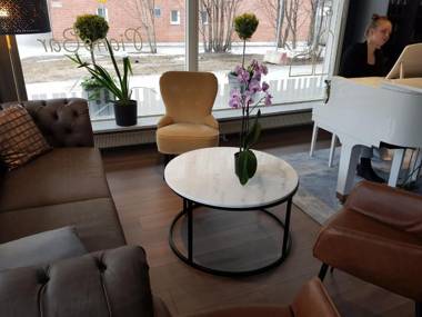 Golden Circle Suites