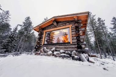 Log cabin in Lapland by the river