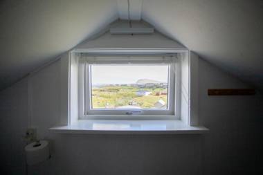 Red Robin - Vacation homes next to Svartifossur waterfall