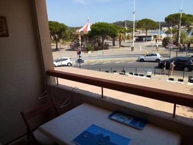 Studio avec vue sur la mer terrasse amenagee et wifi a La Seyne sur Mer