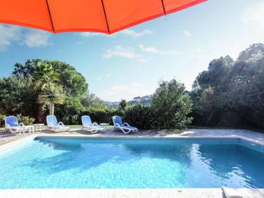 Provencal Holiday Home in Bormes-les-Mimosas with Pool