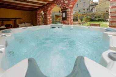 Les Arcades Le Lion D'or