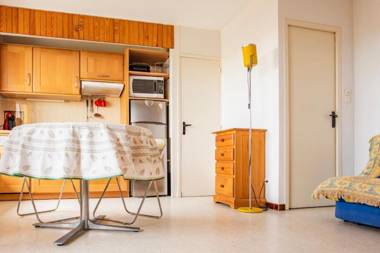 Charming studio between beach and port