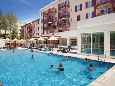 Beautiful apartment with balcony or terrace near the beach