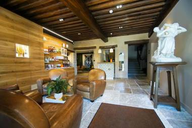 Castel de Très Girard - Les Collectionneurs