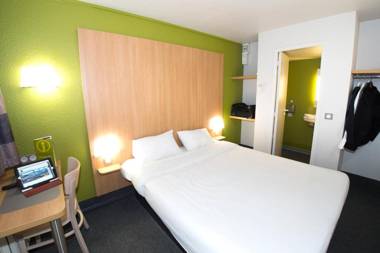 Kyriad Direct Poitiers - Gare du Futuroscope