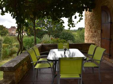 Luxurious Holiday Home in Domme with Swimming Pool