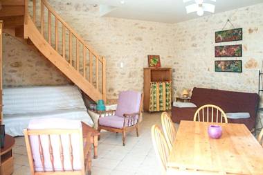 Maison de 2 chambres avec piscine partagee jardin clos et wifi a Duravel