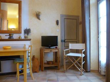 Studio dans maison de village