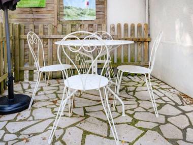 Beautiful Apartment in Isigny sur Mer with Private Terrace