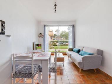 Simplistic Holiday Home in Grandcamp with Garden