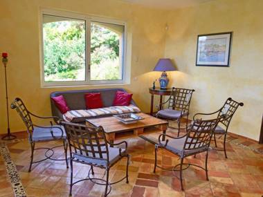 Spendid Holiday Home in La Croix-Valmer with Swimming Pool