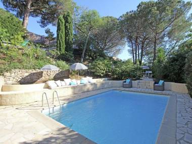 Charming holiday home with private pool within short distance of Plage de Gigaro