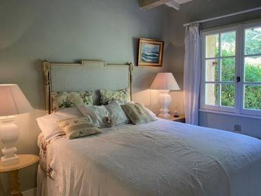 Charming holiday home with private pool within short distance of Plage de Gigaro