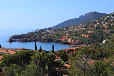 Charmant deux pièces avec une vue imprenable sur la crique Nôtre-Dame