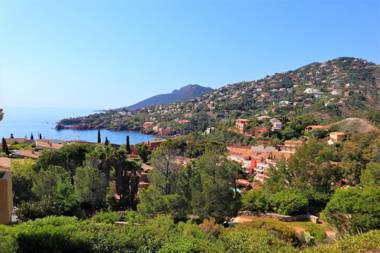 Charmant deux pièces avec une vue imprenable sur la crique Nôtre-Dame