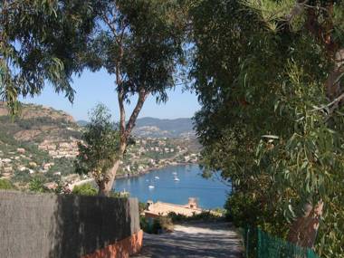 Modern Holiday Home in Théoule-sur-Mer With Swimming Pool