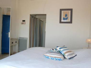 Modern Holiday Home in Théoule-sur-Mer With Swimming Pool