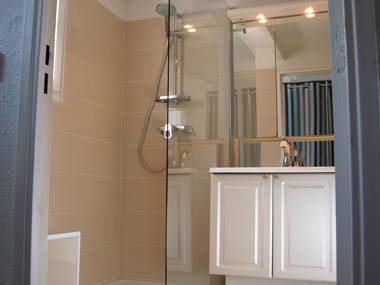 Modern Holiday Home in Théoule-sur-Mer With Swimming Pool