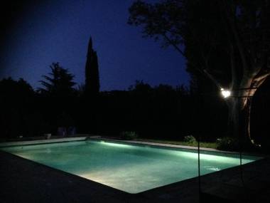 Typique Mas Provençal Climatisé avec un Grand Parc Arboré situé au coeur de Maussane les Alpilles 14 prs L'Oustalado LS1-301