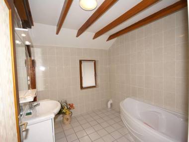 Holiday home right on the river bank with private swimming pool in Saint-Julien-de-Lampon