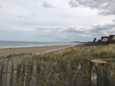 LES PIEDS DANS L'EAU