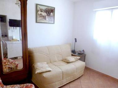 Studio avec piscine partagee jardin clos et wifi a Pierrefeu du Var