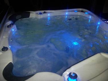 Appartement de 2 chambres avec piscine partagee spa et jardin clos a Maubec