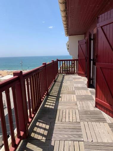 Hossegor plage Centrale- Appt 6 personnes dans une villa avec vue sur l 'océan