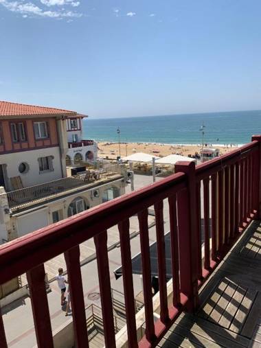 Hossegor plage Centrale- Appt 6 personnes dans une villa avec vue sur l 'océan