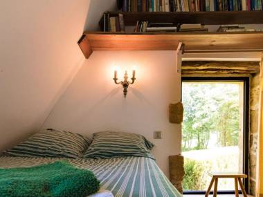 Beautiful Holiday Home in Thenon with Swimming Pool