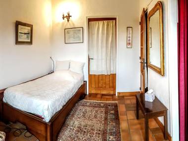 Modern Holiday Home in Vault-de-Lugny with Meadow View