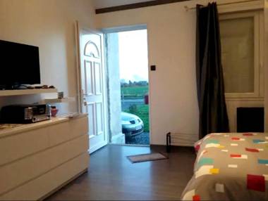 Studio avec jardin clos et wifi a Vierville sur Mer