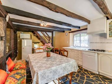 Luring Holiday Home in Incorrect with Garden