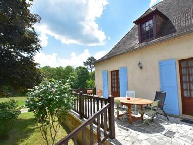 Refined Holiday Home in Villefranche-Du-Perigord with Garden