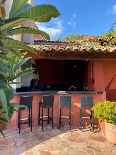 Belle villa traditionnelle vue mer avec piscine à 15 km de la plage de Pinarello