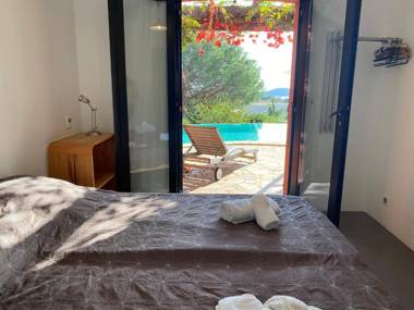 Belle villa traditionnelle vue mer avec piscine à 15 km de la plage de Pinarello