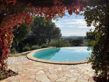 Belle villa traditionnelle vue mer avec piscine à 15 km de la plage de Pinarello