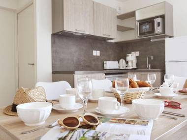 Beautiful modern apartment near the historic Aïgues Mortes