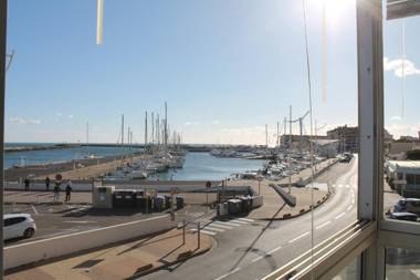 Studio confortable avec vue mer et port