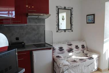 Studio confortable avec vue mer et port