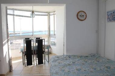 Studio confortable avec vue mer et port