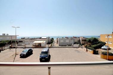 Agreable studio-cabine vue mer 4 personnes à 20 m de la plage