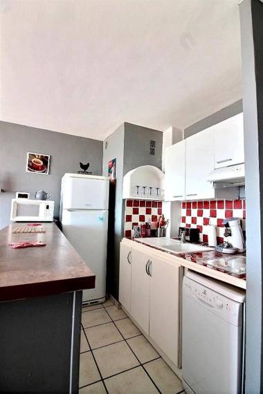 Agreable studio-cabine vue mer 4 personnes à 20 m de la plage