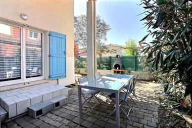 Agréable pavillon avec grande terrasse pour 6 personnes